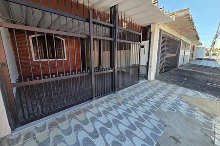 Fachada de casa para alugar com 2 quartos, 130m² em Nova Mirim, Praia Grande