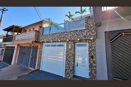 Casa à venda com 100m², 2 quartos e 1 vaga Casa à venda com 100m², 2 quartos e 1 vagaFachada