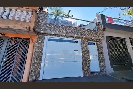 Casa à venda com 100m², 2 quartos e 1 vaga Casa à venda com 100m², 2 quartos e 1 vagaFachada