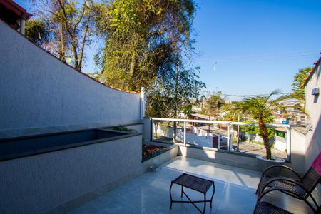 Casa à venda com 100m², 2 quartos e 1 vaga Casa à venda com 100m², 2 quartos e 1 vagaÁrea externa frontal