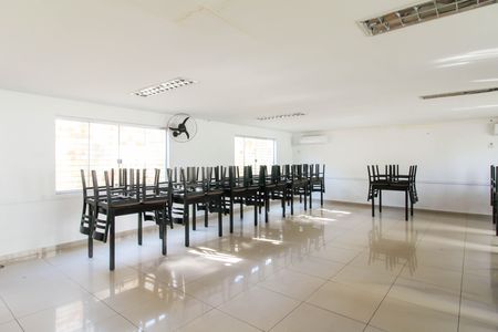 Apartamento para alugar com 42m², 2 quartos e 1 vaga Apartamento para alugar com 42m², 2 quartos e 1 vagaÁrea comum - Salão de festas