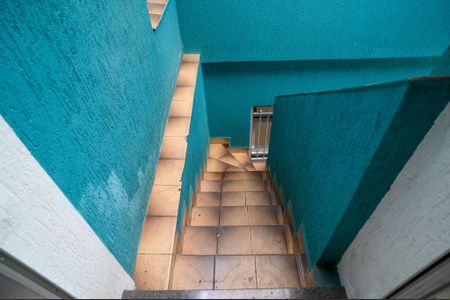 Casa à venda com 160m², 2 quartos e 2 vagas Casa à venda com 160m², 2 quartos e 2 vagasEscada