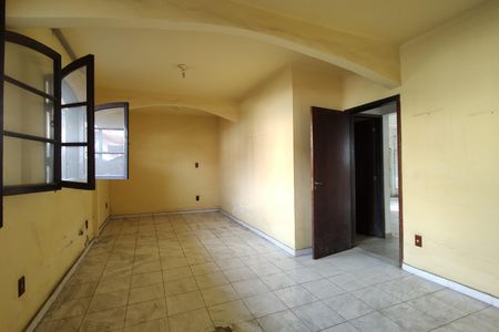 Casa à venda com 257m², 4 quartos e 2 vagas Casa à venda com 257m², 4 quartos e 2 vagasSala