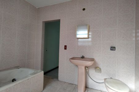 Casa à venda com 257m², 4 quartos e 2 vagas Casa à venda com 257m², 4 quartos e 2 vagasBanheiro da Suíte