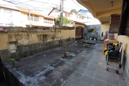 Casa à venda com 257m², 4 quartos e 2 vagas Casa à venda com 257m², 4 quartos e 2 vagasQuintal
