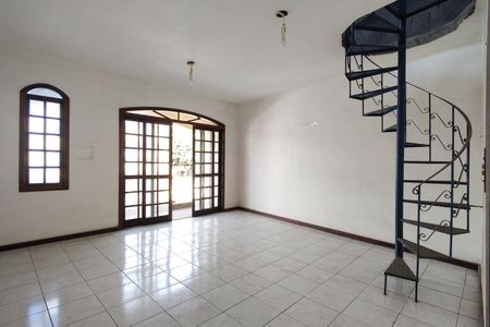 Casa à venda com 257m², 4 quartos e 2 vagas Casa à venda com 257m², 4 quartos e 2 vagasQuarto 2