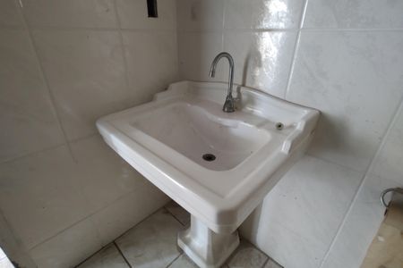 Casa à venda com 257m², 4 quartos e 2 vagas Casa à venda com 257m², 4 quartos e 2 vagasBanheiro Social