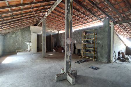 Casa à venda com 257m², 4 quartos e 2 vagas Casa à venda com 257m², 4 quartos e 2 vagassótão