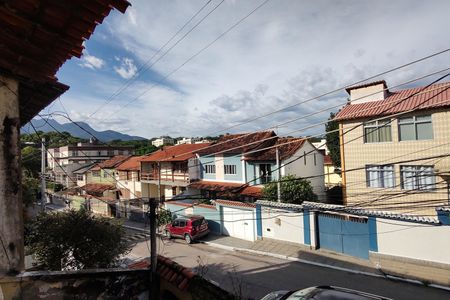 Casa à venda com 257m², 4 quartos e 2 vagas Casa à venda com 257m², 4 quartos e 2 vagasVista