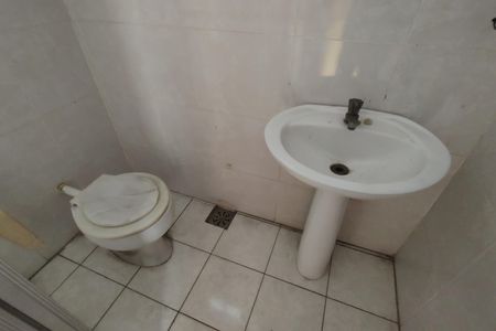 Casa à venda com 257m², 4 quartos e 2 vagas Casa à venda com 257m², 4 quartos e 2 vagasBanheiro Social