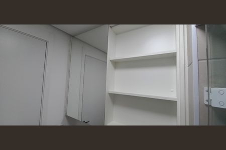 Apartamento para alugar com 42m², 2 quartos e sem vaga Apartamento para alugar com 42m², 2 quartos e sem vagaBanheiro- armário