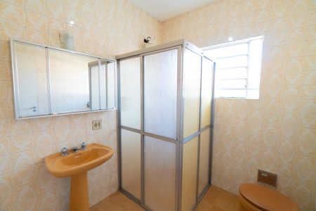 Banheiro Social de casa à venda com 3 quartos, 144m² em Vila Fachini, São Paulo