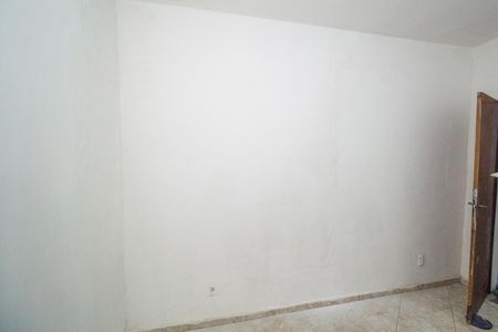 Quarto de casa para alugar com 1 quarto, 45m² em Marechal Hermes, Rio de Janeiro