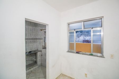 Sala de casa para alugar com 1 quarto, 45m² em Marechal Hermes, Rio de Janeiro
