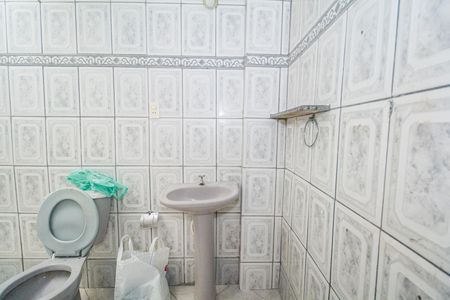 Banheiro de casa para alugar com 1 quarto, 45m² em Marechal Hermes, Rio de Janeiro