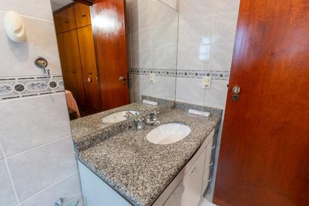 Casa de condomínio à venda com 268m², 4 quartos e 4 vagas