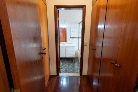Casa de condomínio à venda com 268m², 4 quartos e 4 vagas