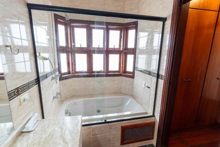 Casa de condomínio à venda com 268m², 4 quartos e 4 vagas