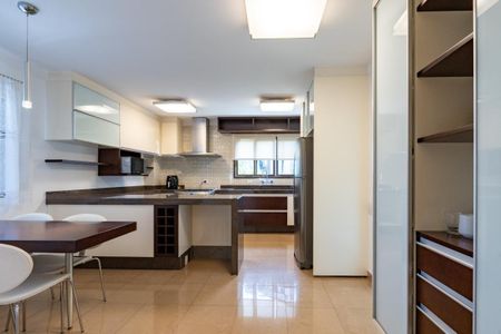 Apartamento à venda com 301m², 4 quartos e 3 vagas