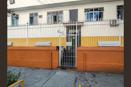 Apartamento à venda com 70m², 2 quartos e sem vaga Apartamento à venda com 70m², 2 quartos e sem vagaFachada e portaria