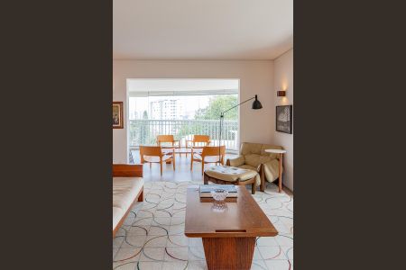 Apartamento à venda com 4 quartos, 246m² em Vila Sofia, São Paulo