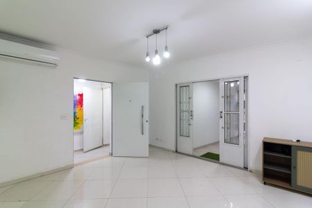 Casa para alugar com 160m², 3 quartos e 1 vaga Casa para alugar com 160m², 3 quartos e 1 vagaSala