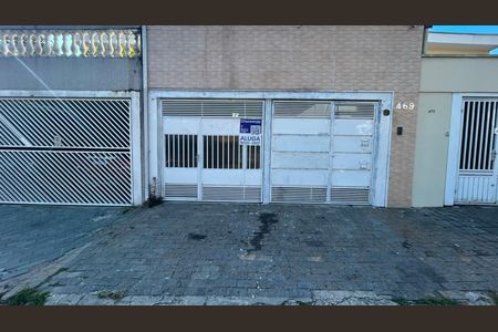Casa para alugar com 160m², 3 quartos e 1 vaga Casa para alugar com 160m², 3 quartos e 1 vagaFachada