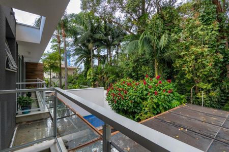 Casa de condomínio à venda com 300m², 3 quartos e 4 vagas