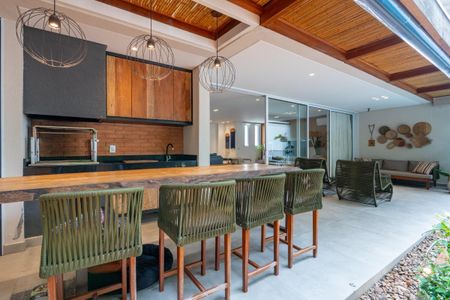 Casa de condomínio à venda com 300m², 3 quartos e 4 vagas