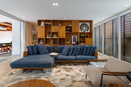 Casa de condomínio à venda com 300m², 3 quartos e 4 vagas