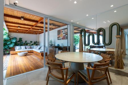 Casa de condomínio à venda com 300m², 3 quartos e 4 vagas