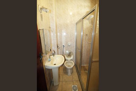 Banheiro de apartamento para alugar com 1 quarto, 43m² em Ramos, Rio de Janeiro