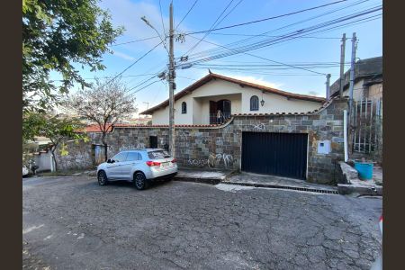 Casa à venda com 4 quartos, 303m² em Floramar, Belo Horizonte