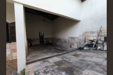 Casa à venda com 4 quartos, 303m² em Floramar, Belo Horizonte