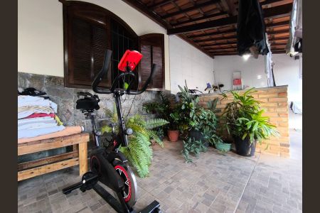 Casa à venda com 4 quartos, 303m² em Floramar, Belo Horizonte