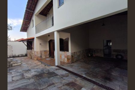Casa à venda com 4 quartos, 303m² em Floramar, Belo Horizonte