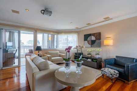 Apartamento à venda com 3 quartos, 132m² em Itaim Bibi, São Paulo
