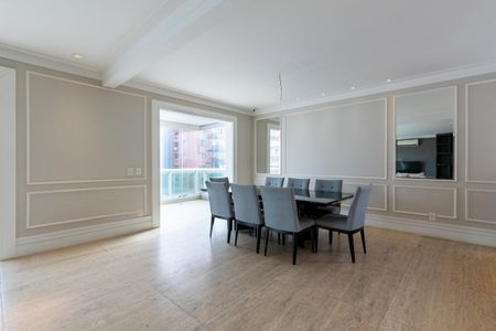 Apartamento à venda com 234m², 4 quartos e 4 vagas