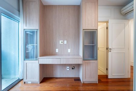Apartamento à venda com 234m², 4 quartos e 4 vagas