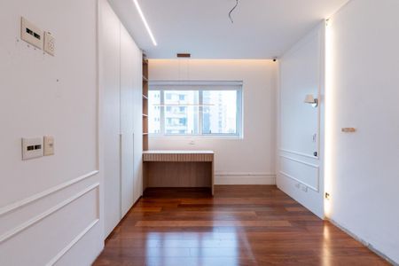 Apartamento à venda com 234m², 4 quartos e 4 vagas