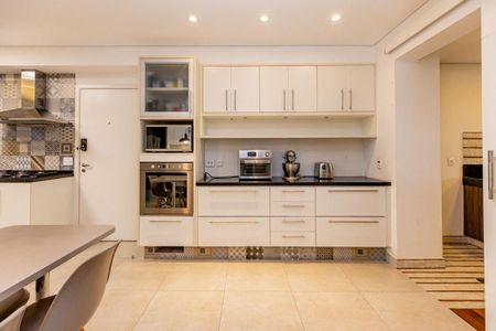 Apartamento à venda com 233m², 4 quartos e 3 vagas