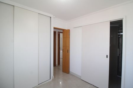 Apartamento à venda com 80m², 3 quartos e 2 vagasQuarto 3