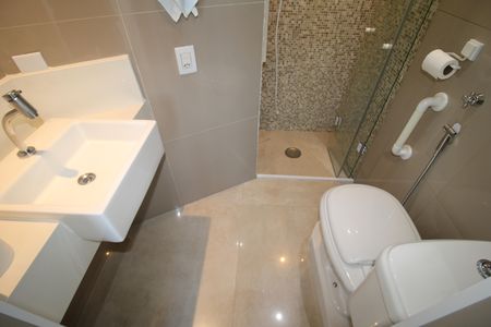 Apartamento à venda com 80m², 3 quartos e 2 vagasQuarto 3 - Banheiro