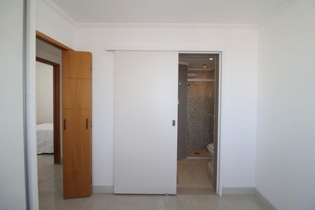 Apartamento à venda com 80m², 3 quartos e 2 vagasQuarto 3