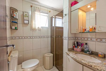 Apartamento à venda com 88m², 3 quartos e 1 vaga Apartamento à venda com 88m², 3 quartos e 1 vagaBanheiro com piso de porcelanato, pia de granito e móveis brancos, com iluminação boa e nível de decoração básico.