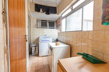 Apartamento à venda com 88m², 3 quartos e 1 vaga Apartamento à venda com 88m², 3 quartos e 1 vagaVaranda com lavanderia e janela grande, com vista para a rua.