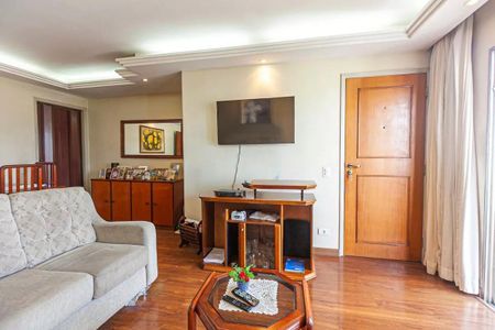 Apartamento à venda com 88m², 3 quartos e 1 vaga Apartamento à venda com 88m², 3 quartos e 1 vagaSala com sofá, TV e mesa de centro, com móveis de madeira e piso de parquete.