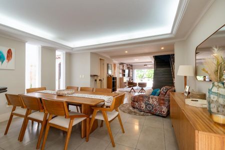Casa à venda com 4 quartos, 225m² em Rolinópolis, São Paulo