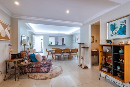 Casa à venda com 4 quartos, 225m² em Rolinópolis, São Paulo