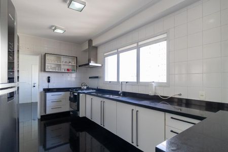 Apartamento à venda com 4 quartos, 247m² em Vila Sofia, São Paulo